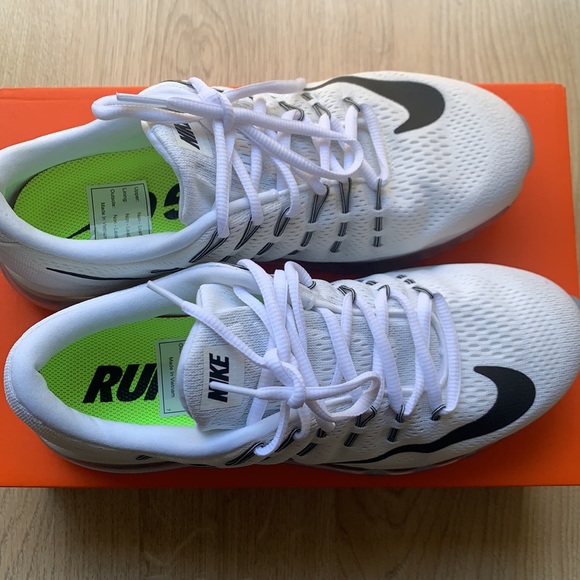 BRAND NEW Nike Air Max Runners Black and White - Picture 8 of 12